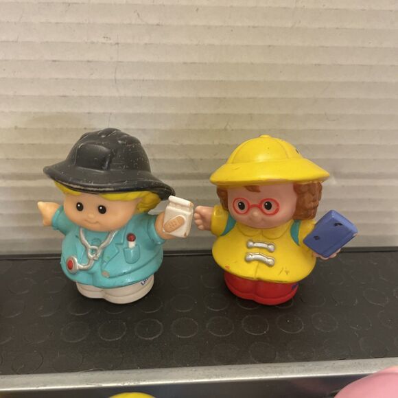 Vintage Fisher Price Little People Early 2000's Mixed Figures Lot Of 11 - Picture 5 of 13